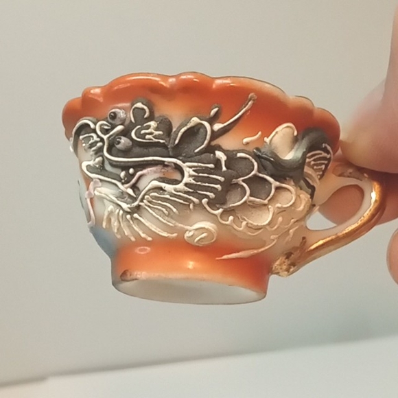 Vintage dragonware moriage teacup and teapot with wooden display. No flaws - Picture 6 of 8